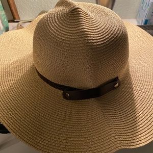 Packable sun hat
